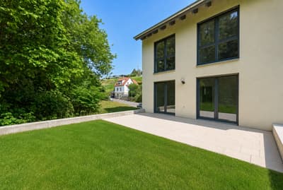 Bezugsfertiger KfW-55 Neubau in ruhiger Lage! Familienhaus mit Garten und viel Platz — Bild 22