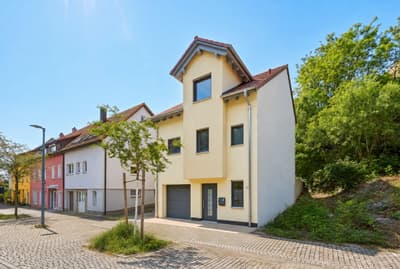 Bezugsfertiger KfW-55 Neubau in ruhiger Lage! Familienhaus mit Garten und viel Platz — Bild 23