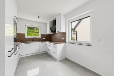 Bezugsfertiger KfW-55 Neubau in ruhiger Lage! Familienhaus mit Garten und viel Platz — Bild 4