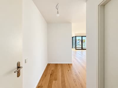 Großzügige 2,5-Zimmer Wohnung mit schöner Loggia zu vermieten! — Bild 2