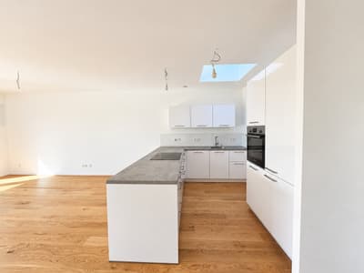 Großzügige 2,5-Zimmer Wohnung mit schöner Loggia zu vermieten! — Bild 6