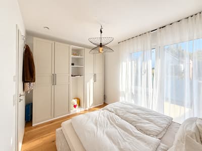 Lichtdurchflutete Wohnung mit modernem Wohnambiente und sonnigem Balkon — Bild 4